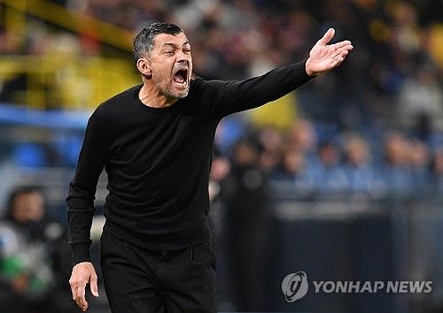 세르지우 콘세이상 AC밀란 감독.