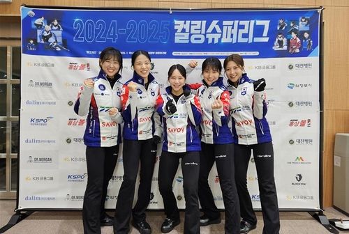 경기도청 컬링팀. (왼쪽부터) 김은지, 김민지, 김수지, 설예은, 설예지