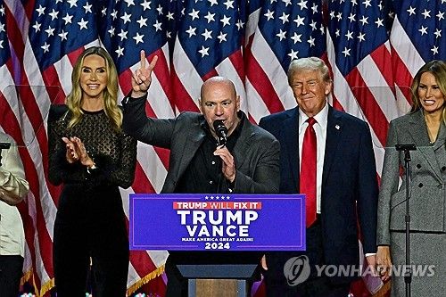 트럼프 유세에서 연설하는 데이나 화이트 UFC 최고경영자