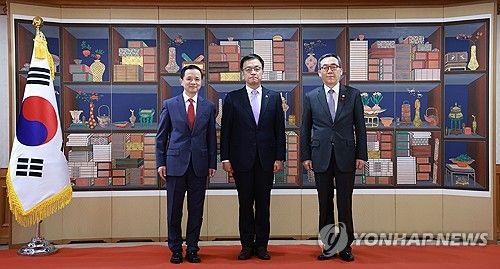 최상목 권한대행, 다이빙 주한중국대사와 기념촬영