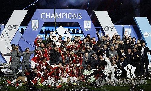 이탈리아 슈퍼컵에서 통산 8번째 우승을 차지한 AC밀란 선수들의 세리머니 모습.
