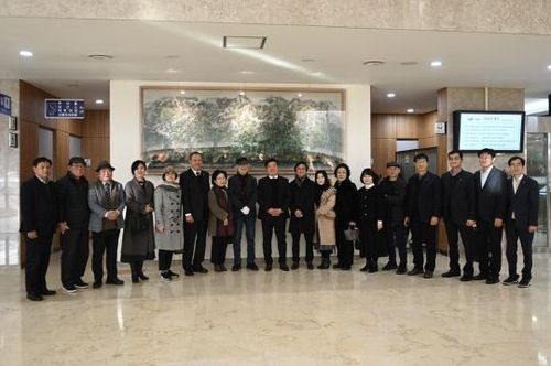 신현국 화백 '산의 울림' 기증식