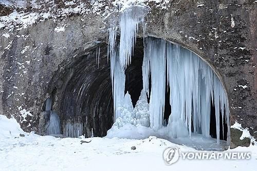 동장군이 만든 '연천 역고드름'