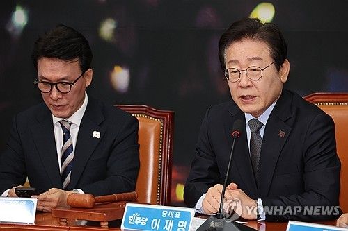 발언하는 이재명 대표