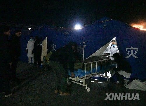 티베트 지진 구조 의료진