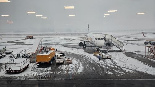 눈 내리는 청주공항