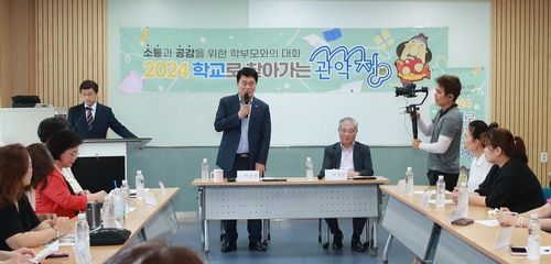 지난해 '학교로 찾아가는 관악청' 행사에서 발언하는 박준희 구청장