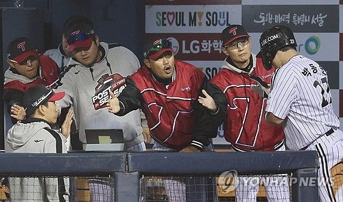 어서 와 박동원