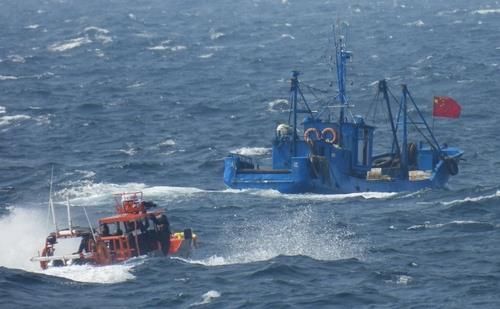중국 어선 추적하는 해경 고속단정