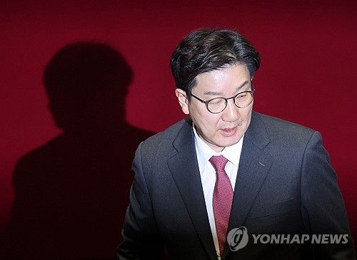 재표결 투표하는 권성동 원내대표