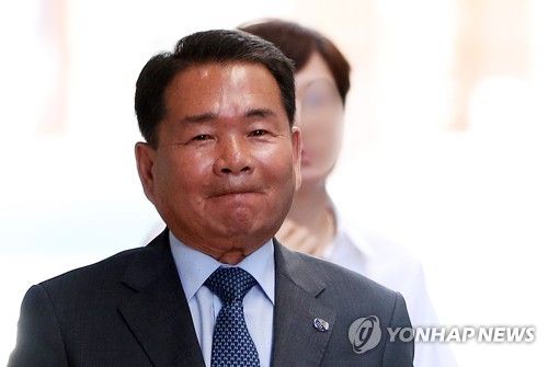 '불법 선거·뇌물수수' 혐의로 재판 향하는 신경호 강원교육감