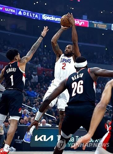 슛하는 커와이 레너드