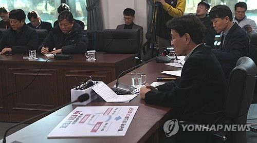 언론 간담회 중인 김진태 강원지사