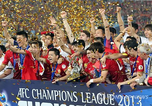 2013년 11월 AFC 챔피언스리그 우승 때의 광저우FC(당시 광저우 헝다) 선수들.