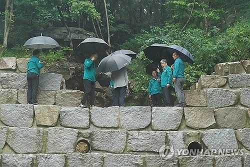 울주 산사태 복구지 점검하는 임상섭 산림청장