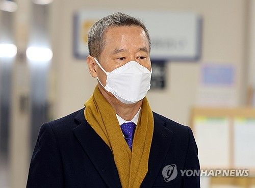 재판 출석한 홍선근 머니투데이 회장