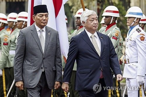 의장대 사열하는 일본·인도네시아 국방장관