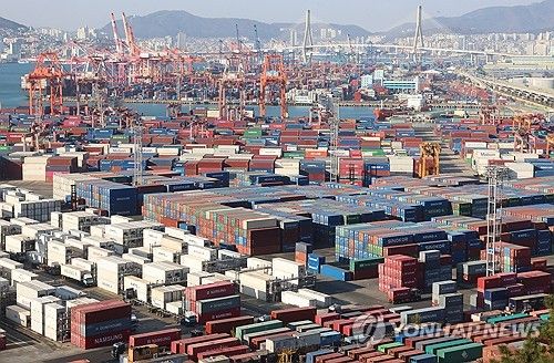 컨테이너 쌓인 부산항