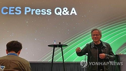 발언하는 엔비디아 CEO 젠슨 황