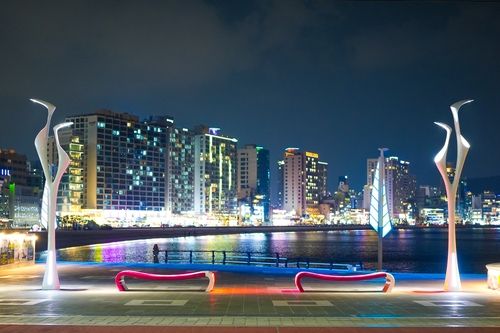 광안리해수욕장에 카림 라시드 디자인 조형물