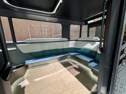 모빌아이 자율주행차량 15인승 미니버스 내부