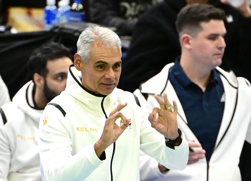 레오나르도 아폰소 KB손해보험 신임 감독