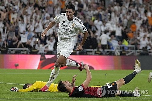 골을 터트리고 기뻐하는 레알 마드리드의 주드 벨링엄