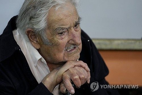 지난해 11월 24일 대선 투표장 찾은 호세 무히카 前우루과이 대통령