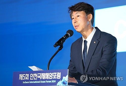 축사하는 이훈기 국회의원