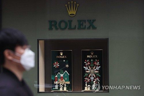 해외 명품, 올해도 제품 가격 인상