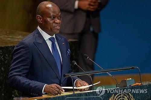 유엔 총회 연설하는 브리스 올리귀 응게마 가봉 임시 대통령