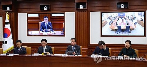 회의하는 최상목 권한대행