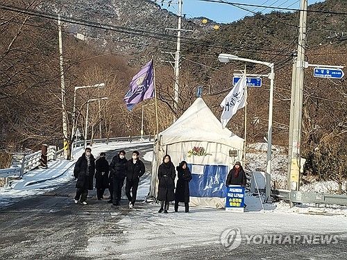 압수수색 당하는 성주 사드기지 반대 현장