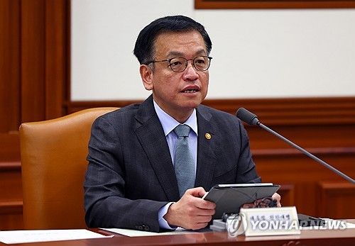 회의하는 최상목 권한대행