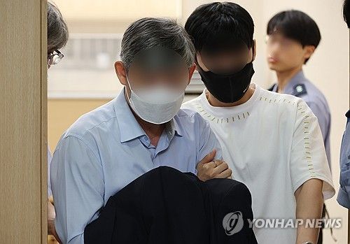 '인사비리 의혹' 전직 치안감 구속심사