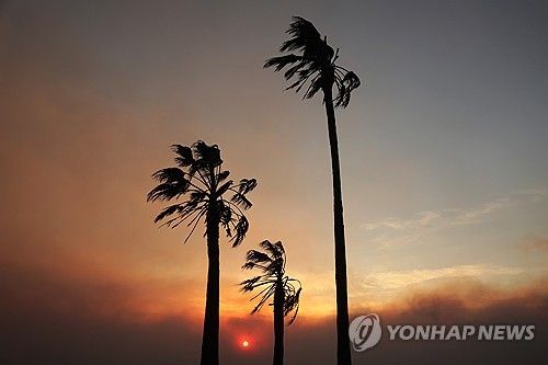 연기 속으로 지는 해