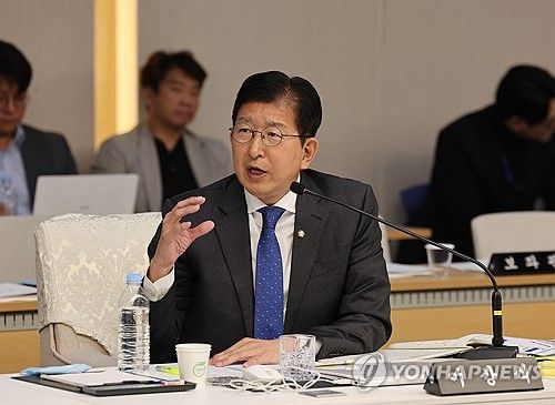 질의하는 이상식 의원