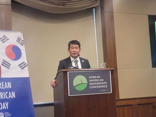 발언하는 데이브 민 미 연방 하원의원