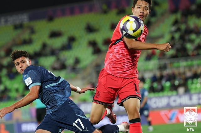 한국의 김현오(오른쪽)