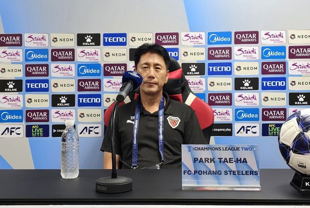 포항 스틸러스의 박태하 감독