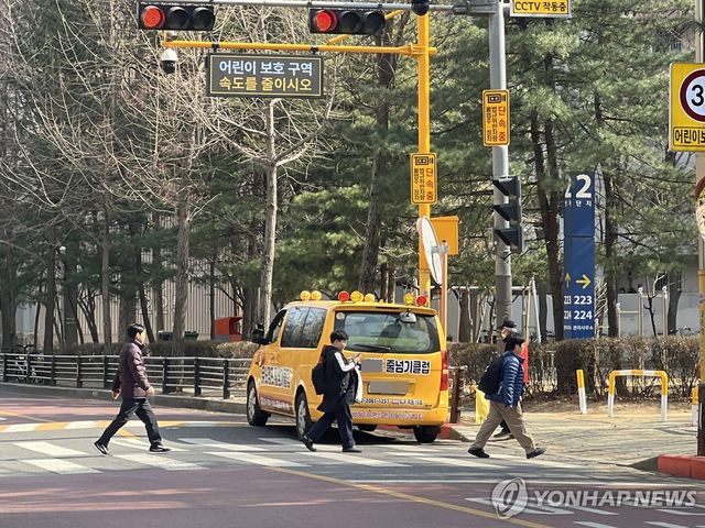 아이들 데리러 온 학원버스