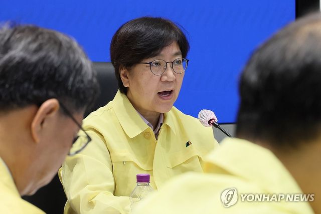 중대본 회의 주재하는 정은경 보건복지부 장관