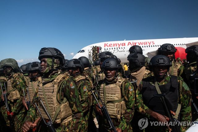 아이티 안보지원단 활동을 위해 도착한 케냐 경찰들