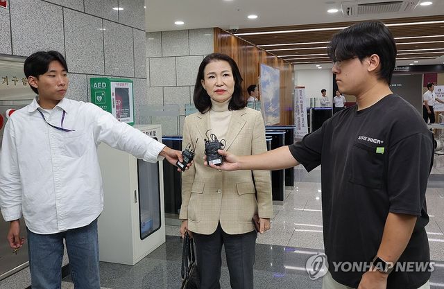 헌법소원 접수 후 발언하는 이진숙 전 방통위원장