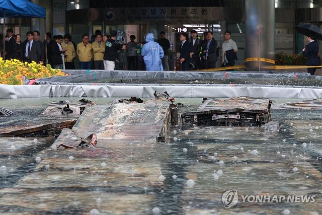 소화수조에 담긴 배터리