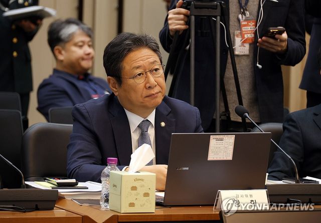 육군 국정감사서 질의하는 황희 의원