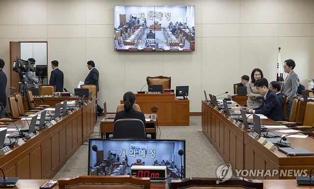 기후에너지환경노동위로 명칭 변경된 첫날, 전체회의 개최 지연