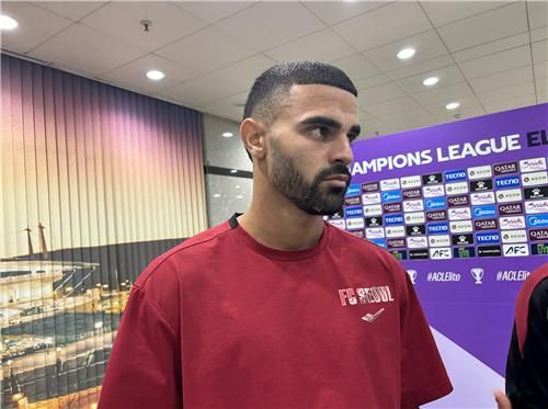 경기 후 인터뷰하는 루카스