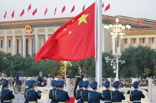 중국 베이징의 톈안먼광장에서 열린 국기 게양식