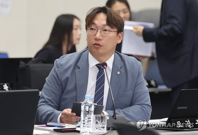 질의하는 모경종 의원